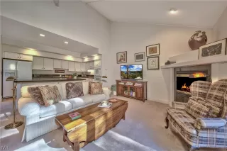 Photo #4: 1004554 Listing