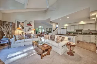 Photo #5: 1004554 Listing