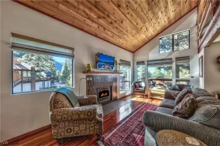 Photo #3: 1004578 Listing