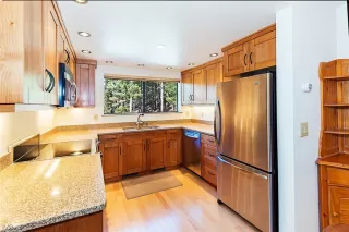 Photo #6: 1004615 Listing