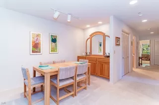 Photo #5: 1004622 Listing