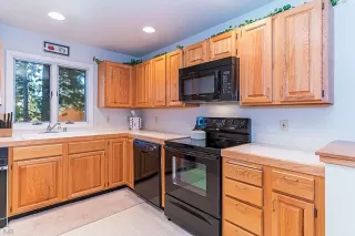 Photo #6: 1004622 Listing