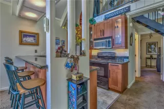 Photo #5: 1004638 Listing