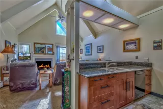 Photo #6: 1004638 Listing