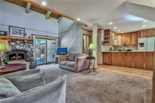 Photo #3: 1004642 Listing