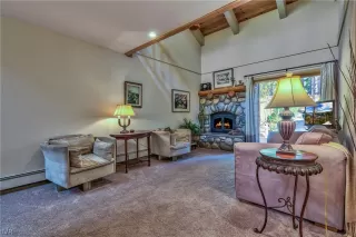 Photo #4: 1004642 Listing