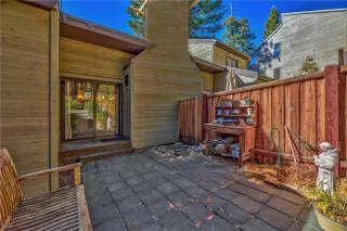 Photo #5: 1004642 Listing