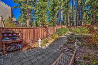 Photo #6: 1004642 Listing