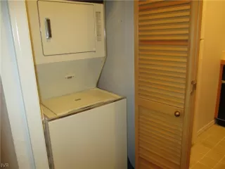 Photo #3: 1004652 Listing