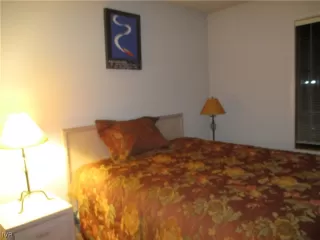 Photo #5: 1004652 Listing