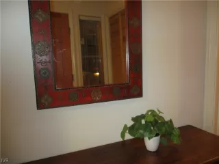 Photo #6: 1004652 Listing