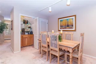 Photo #4: 1004684 Listing