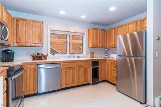 Photo #5: 1004684 Listing