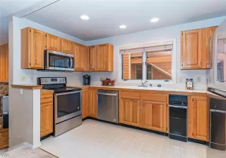 Photo #6: 1004684 Listing