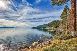 Photo #5: 1004694 Listing