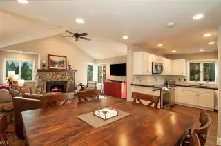 Photo #3: 1004696 Listing