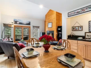 Photo #2: 1004697 Listing