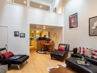 Photo #5: 1004697 Listing