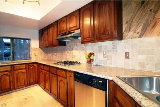 Photo #3: 1004719 Listing 