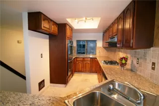 Photo #5: 1004719 Listing 