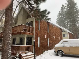 Photo #4: 1004738 Listing