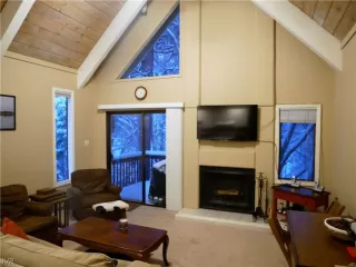 Photo #6: 1004738 Listing