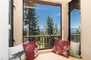 Photo #6: 1004744 Listing