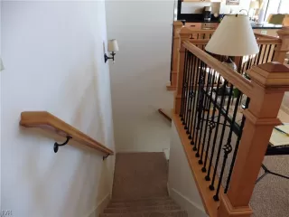 Photo #4: 1004748 Listing