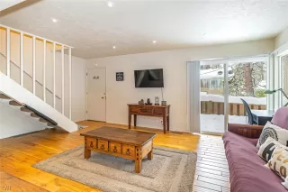 Photo #3: 1004776 Listing