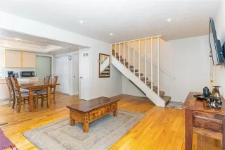 Photo #4: 1004776 Listing