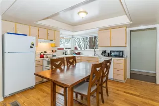 Photo #6: 1004776 Listing