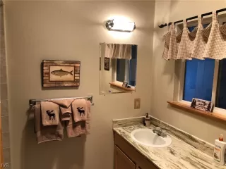 Photo #6: 1004794 Listing