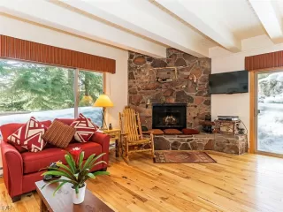 Photo #1: 1004808 Listing