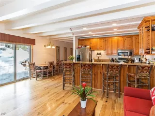 Photo #2: 1004808 Listing