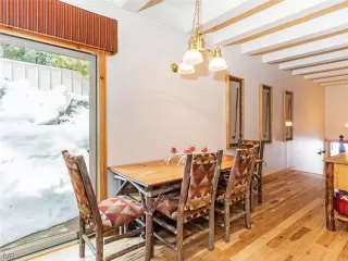 Photo #3: 1004808 Listing