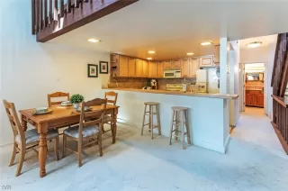 Photo #3: 1004817 Listing