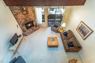 Photo #5: 1004817 Listing