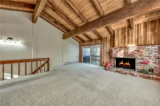 Photo #6: 1004841 Listing