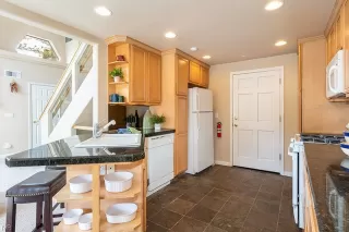 Photo #4: 1004849 Listing 