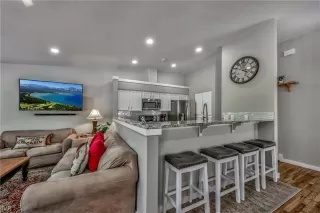 Photo #5: 1004874 Listing 