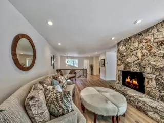 Photo #6: 1004890 Listing