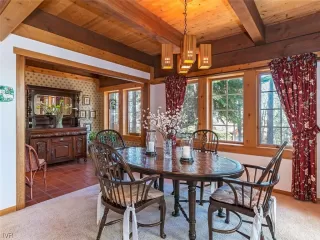 Photo #4: 1004892 Listing