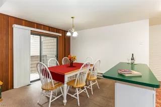 Photo #5: 1004913 Listing