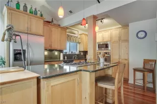 Photo #2: 1004917 Listing