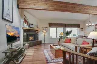 Photo #3: 1004917 Listing