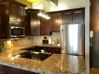 Photo #5: 1004924 Listing