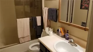 Photo #4: 1004935 Listing