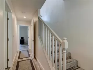 Photo #5: 1005986 Listing