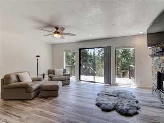 Photo #6: 1005986 Listing