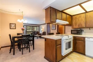 Photo #5: 1006049 Listing